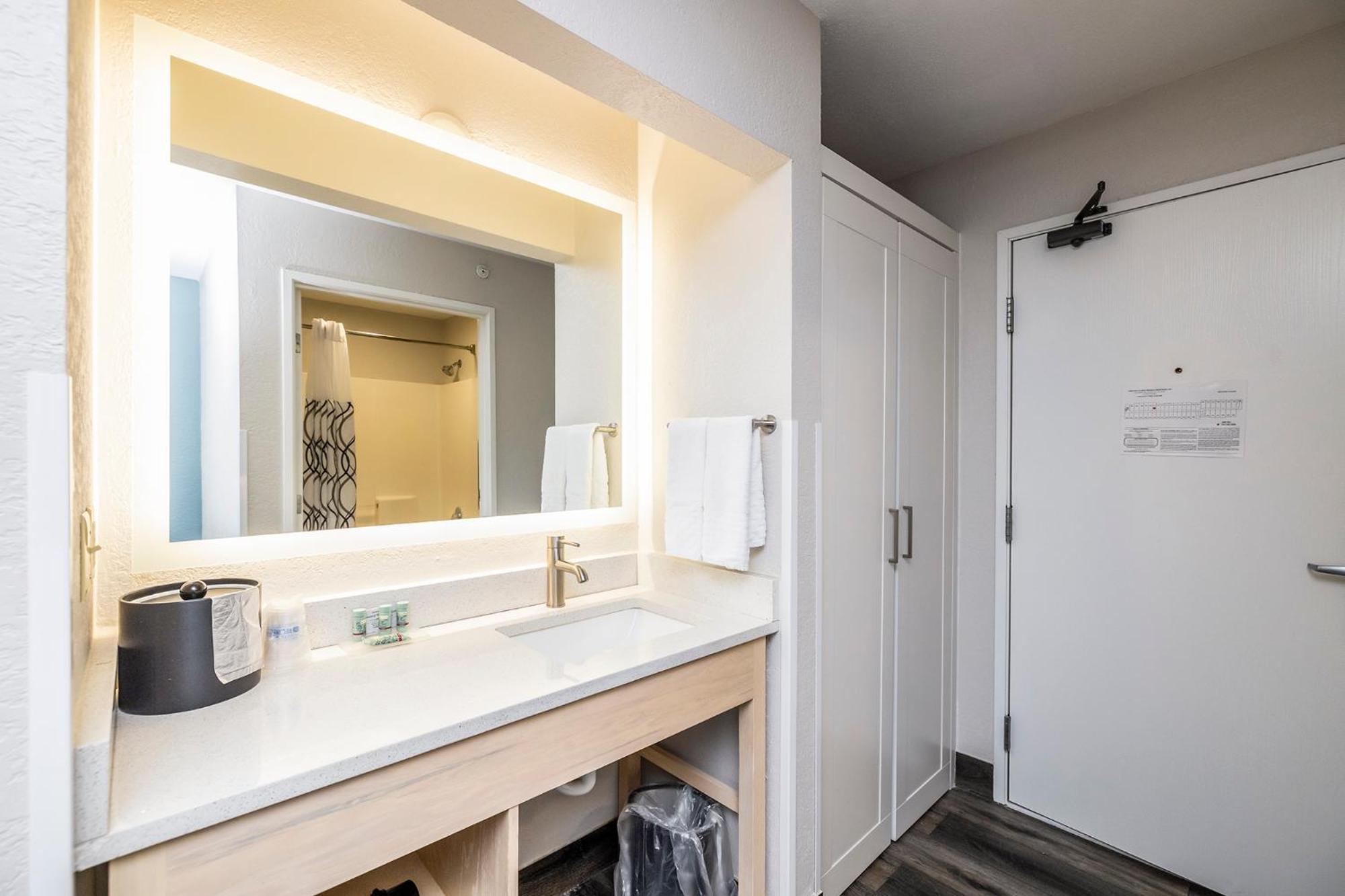 Best Western Watertown Экстерьер фото